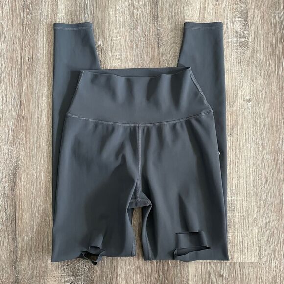 ALO Yoga Women's 7/8 High-Waist Ripped Warrior Legging Grey - Size: Small - Picture 4 of 8